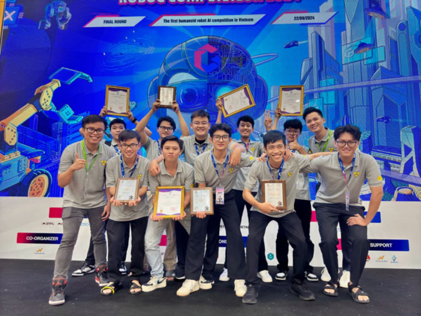 HUFLIT teams holding their certificates at the RoboG 2024 final round